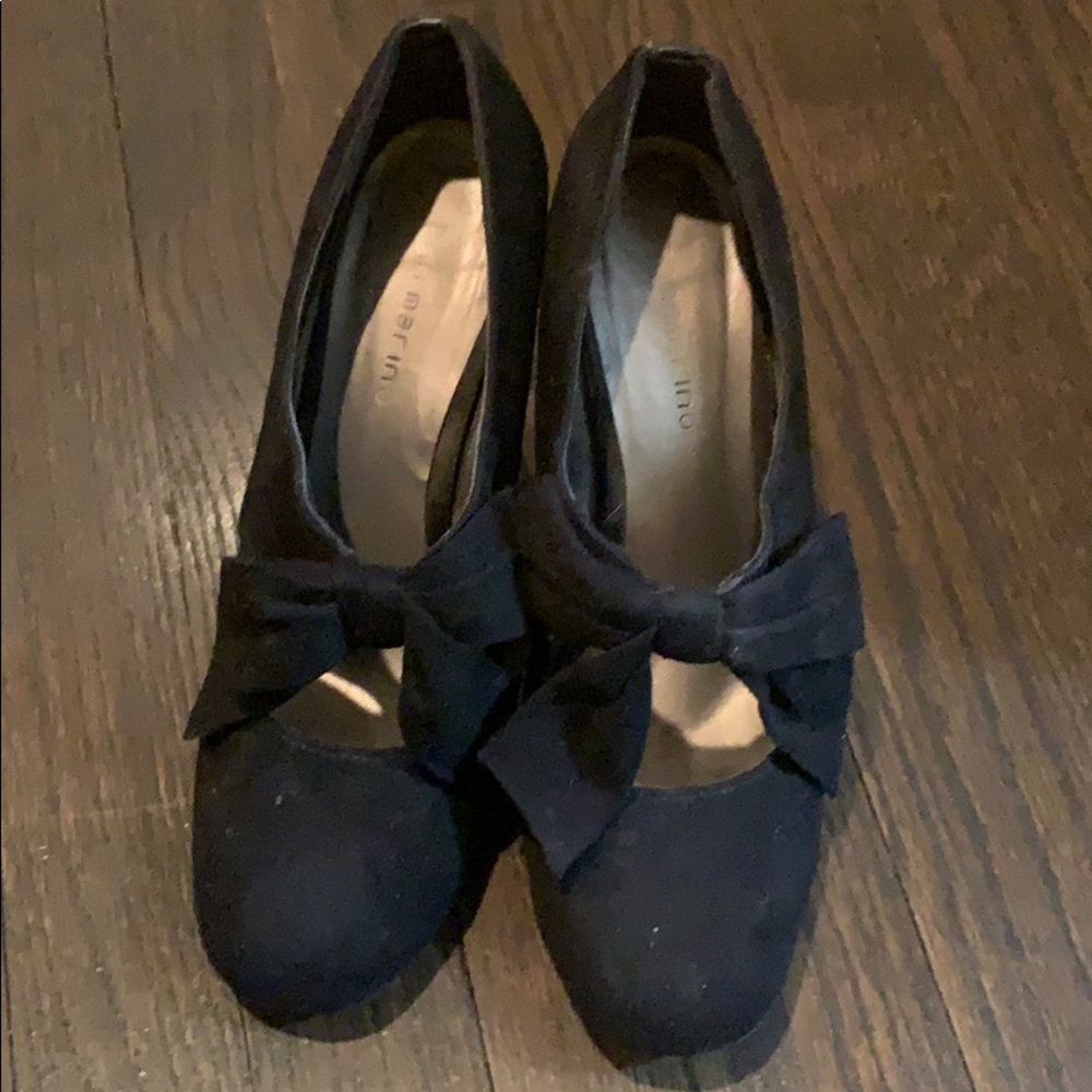 Black suede heels with bow